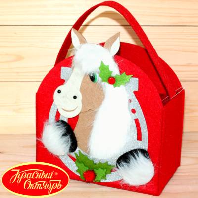 Подарок с конфетами от фабрики Красный Октябрь в Чашниково